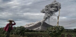 mount-sinabung-on-indonesias