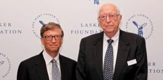 Bill Gates' father dies