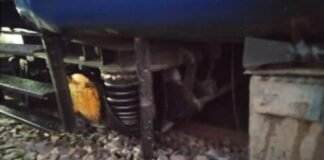 two coaches of Purvanchal Express derailed