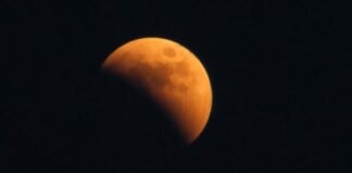 The last lunar eclipse of the year is going to take place on November 30, i.e. next Monday. This eclipse which falls on the full moon date of Kartik month is about to take place in Rohini constellation and Taurus. So let us know if it will be seen in India or not and at what moment it will be seen, also know the time of gestation period and its astrological effect ... What is Religious & Scientific Importance Of Lunar Eclipse Lunar eclipses have scientific as well as religious beliefs. Where scientists describe it as just a normal astronomical phenomenon. On the other hand, according to religious beliefs, it has a direct effect on the life span of human beings. According to astrology, it is the position and direction of the planet that causes positive and negative activities in our lifestyle. Chandra Grahan Sutak Ka Samay However, the eclipse on November 30 is a lunar eclipse. That is, it will have no gestation period. In fact, according to religious beliefs, an eclipse that has no gestation period is not very effective. What is Penumbral Lunar Eclipse When the moon does not go to the actual shadow of the earth and returns from its shadow, it is called the eclipse. In this case a faint layer appears on the moon. This lunar eclipse is dangerous for which zodiac sign (Chandra Grahan 2020 Effects On Rashi In Hindi) According to religious beliefs, eclipses have a direct effect on the native. As the last lunar eclipse of the year is a subdued eclipse, it is not very effective. But, because it is about to fall in Taurus. In this case, its greatest effect will be seen on Taurus people. People born in this zodiac sign need to take special care. They have to take care of their mother’s health. At the same time you have to stay away from mental stress. What is the moment of eclipse (Chandra Grahan Time) The first touch of a shadow at 1:04 p.m. Paramagras lunar eclipse at 3:13 p.m. Final touch from Uppachhaya at 5:22 p.m. Rashifal, Panchang: Arghya to the rising sun, find out what the horoscope from Aries to Pisces says this Saturday, who needs to be vigilant Also Read Rashifal, Panchang: Arghya to the rising sun, find out what the horoscope from Aries to Pisces says this Saturday, who needs to be vigilant What is the way to avoid the effect of eclipse (Rashi Anusar Chandra Grahan Ke Upay) At the time of lunar eclipse, be sure to chant the name of God with all the zodiac signs, In the meanwhile chanting mantras can reduce the effects on you, Don't go out during this time, Pregnant women and bourgeoisie have to take special care Be sure to add basil leaves to all meals before the eclipse or finish the meal beforehand Do any auspicious deed or meal only after bathing after eclipse After the eclipse, make sure that rituals or havans etc. are done in the house born in Taurus.