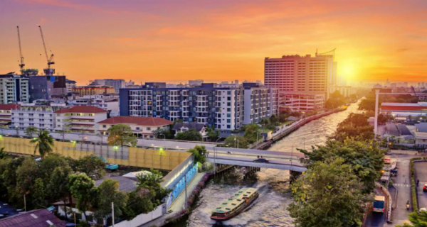 Bangkok again closed schools and parks