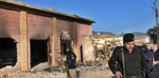 attacking temple in Pakistan