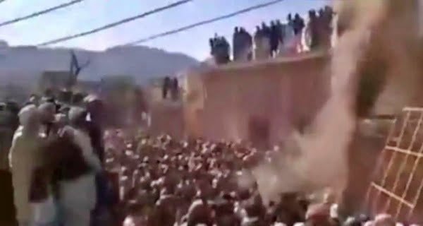 attacking temple in Pakistan