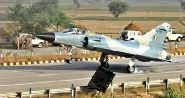 expressway for landing-takeoff of fighter plane