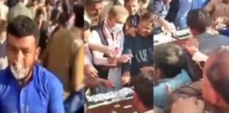 Shah-Mehmood-Qureshi-cut-cake