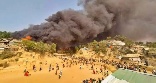 Fire in Rohingya camp in Bangladesh