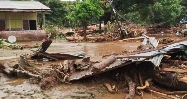 Landslides kill 55 in Indonesia