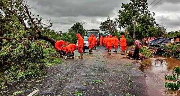 14 bodies found at sea near Bombay High