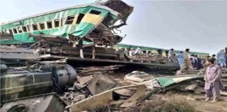two trains collided in Sindh