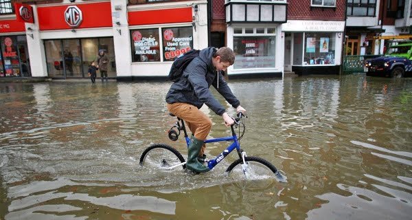 Unseasonal rain in London