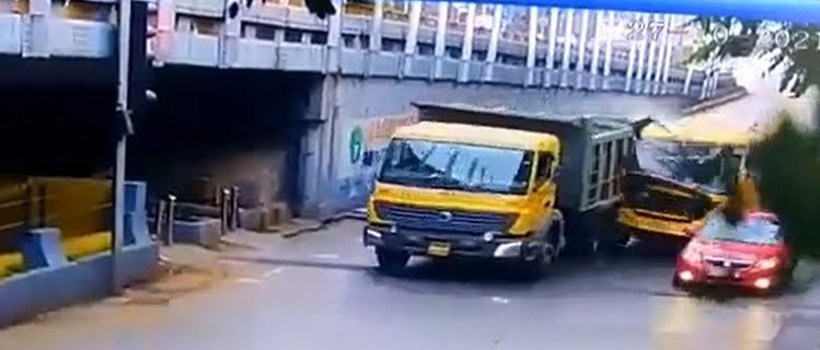 bus accident mumbai