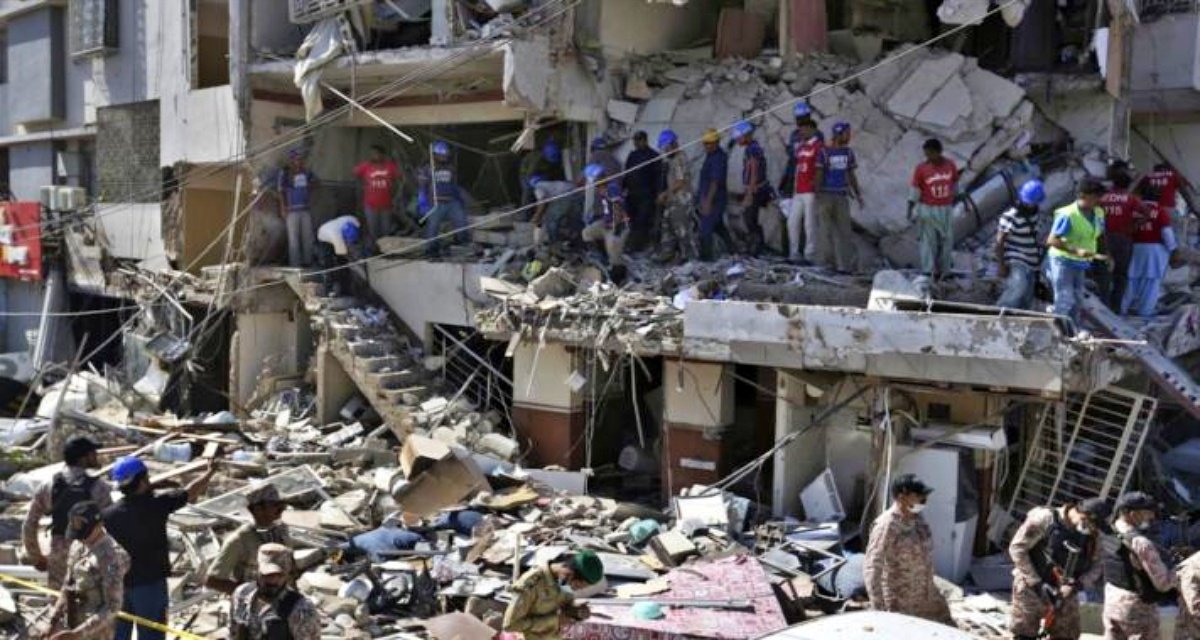 Massive explosion in  Karachi, 12 killed, many injured: Report