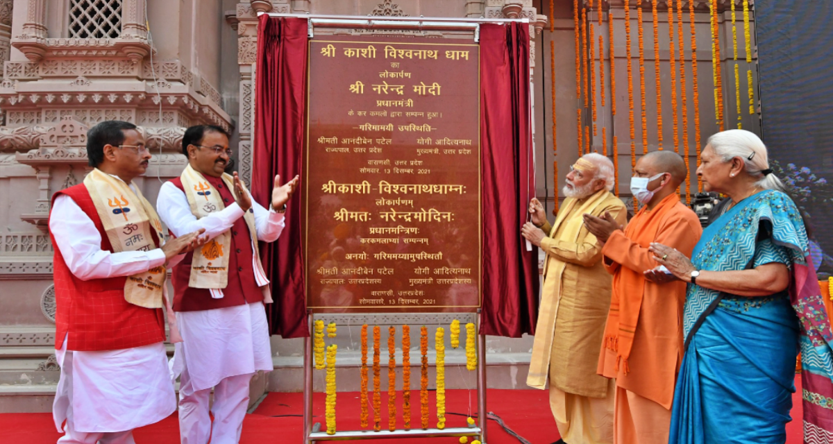 Country painted in the colors of Kashi, Prime Minister Narendra Modi reached Dashashwamedh Ghat, participated in Ganga Aarti