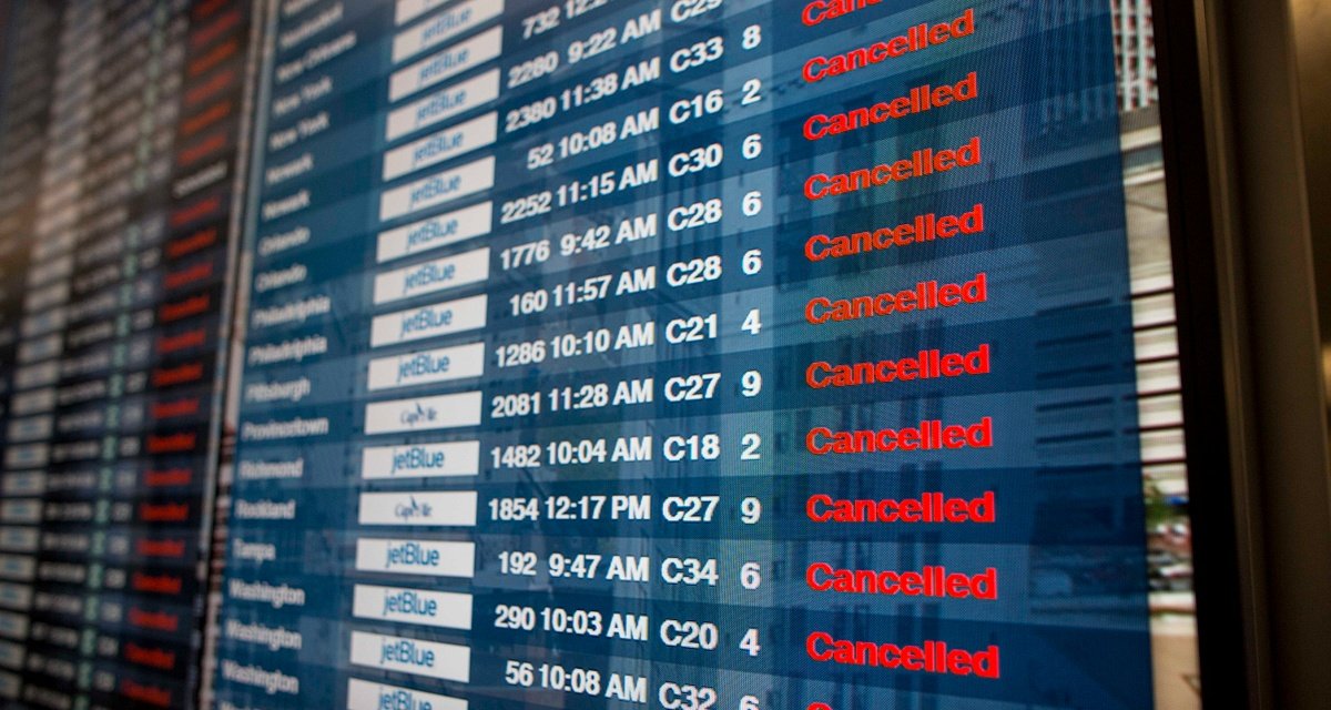 Omicron started showing effect, 11500 flights were canceled in four days
