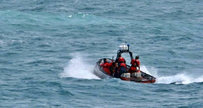 Boat capsizes off Florida coast