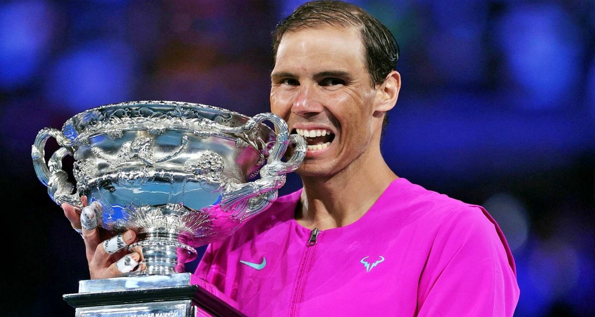 Nadal defeated Medvedev to win the 21st Grand Slam title, leaving Federer and Djokovic behind