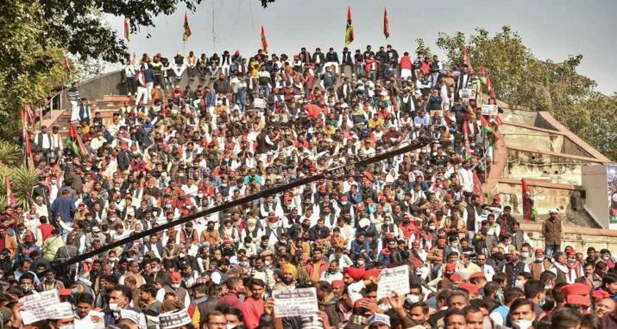 Crowd gathered in the entry program of Swami Prasad Maurya, police registered an FIR against the Samajwadi Party