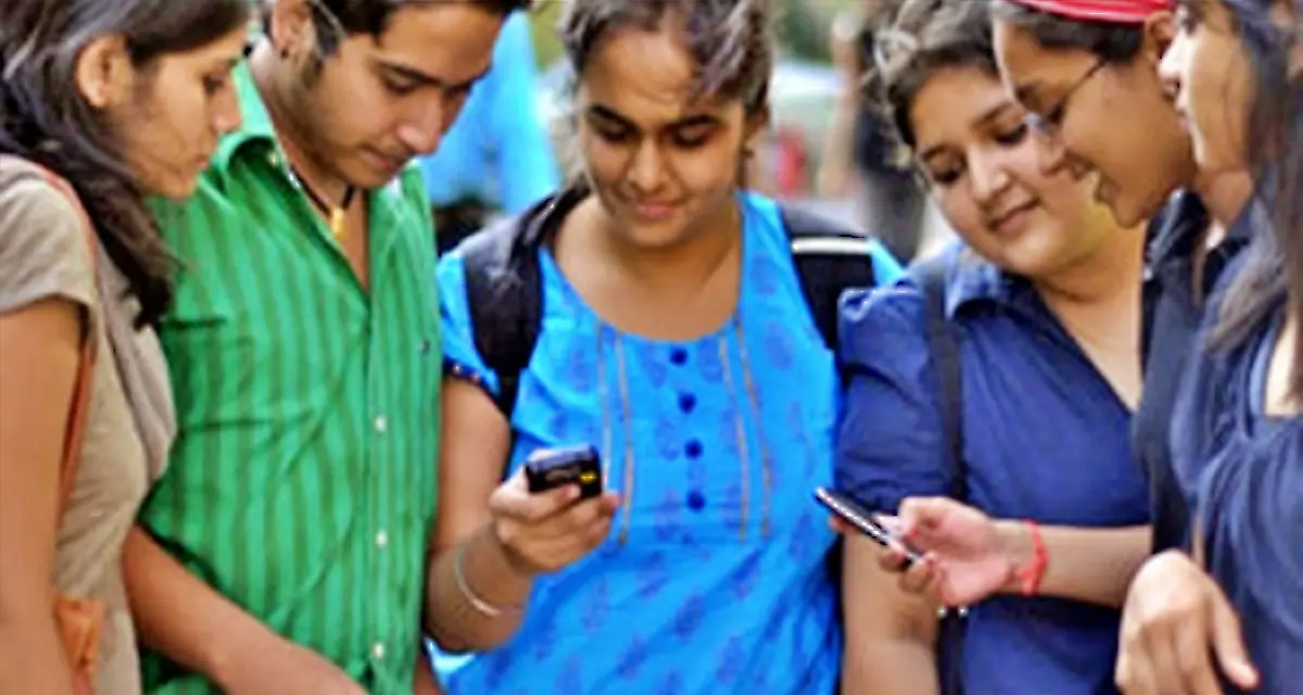 Smartphone users in India to be one billion by 2026: Study
