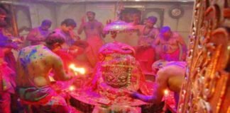 Devotees played Holi with Baba Mahakal