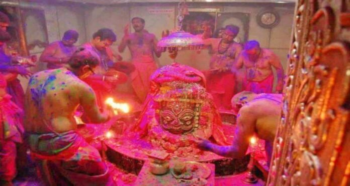 Devotees played Holi with Baba Mahakal