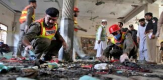 Massive bomb blast in Peshawars Jama Masjid