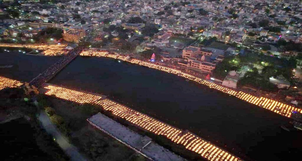 World record made in Ujjain, city of Baba Mahakal lit up with 21 lakh lamps
