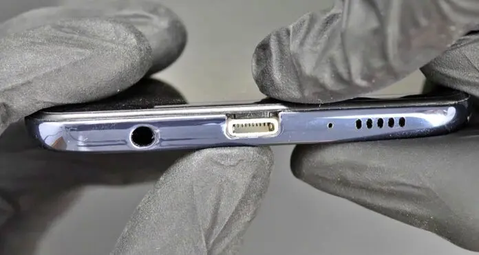 Android-phone-Lightning-port Android-phone-Lightning-port