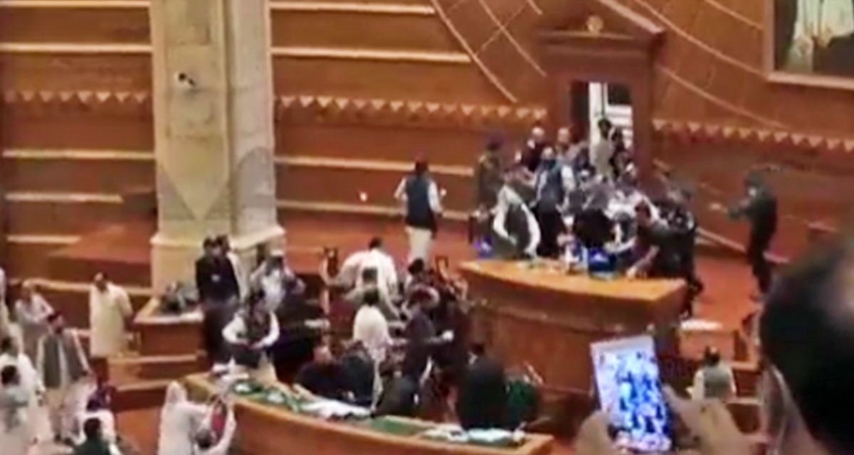 Fierce uproar in Punjab assembly, fighting between leaders, adjourned the proceedings of the house