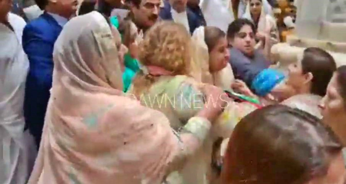 Women MLAs clashed inside Punjab assembly, pulled hair and punched, watch video