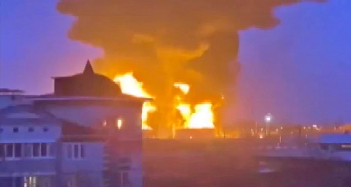 Ukrainian army attack, massive fire at fuel depot in Belgorod, Russia, watch video