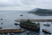 Hong Kongs jumbo floating restaurant submerged in the sea