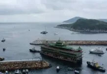 Hong Kong’s jumbo ‘floating restaurant submerged in sea’, Queen Elizabeth II, and Tom Cruise ate here Hong Kongs jumbo floating restaurant submerged in the sea