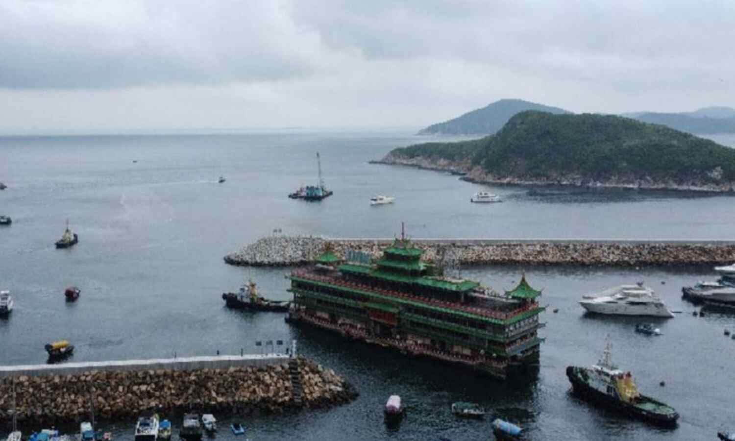 Hong Kong’s jumbo ‘floating restaurant submerged in sea’, Queen Elizabeth II, and Tom Cruise ate here