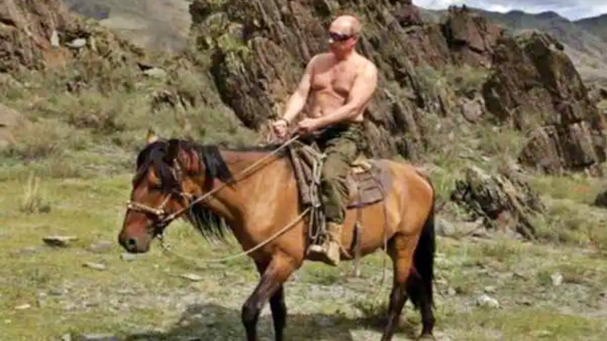 Boris Johnson and Justin Trudeau ridiculed Vladimir Putin over this photo
