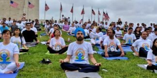 hundreds attend yoga sessions in Washington