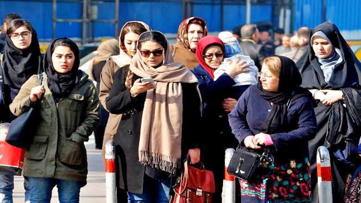 Young women’s  fierce demonstration against Iran President regarding hijab