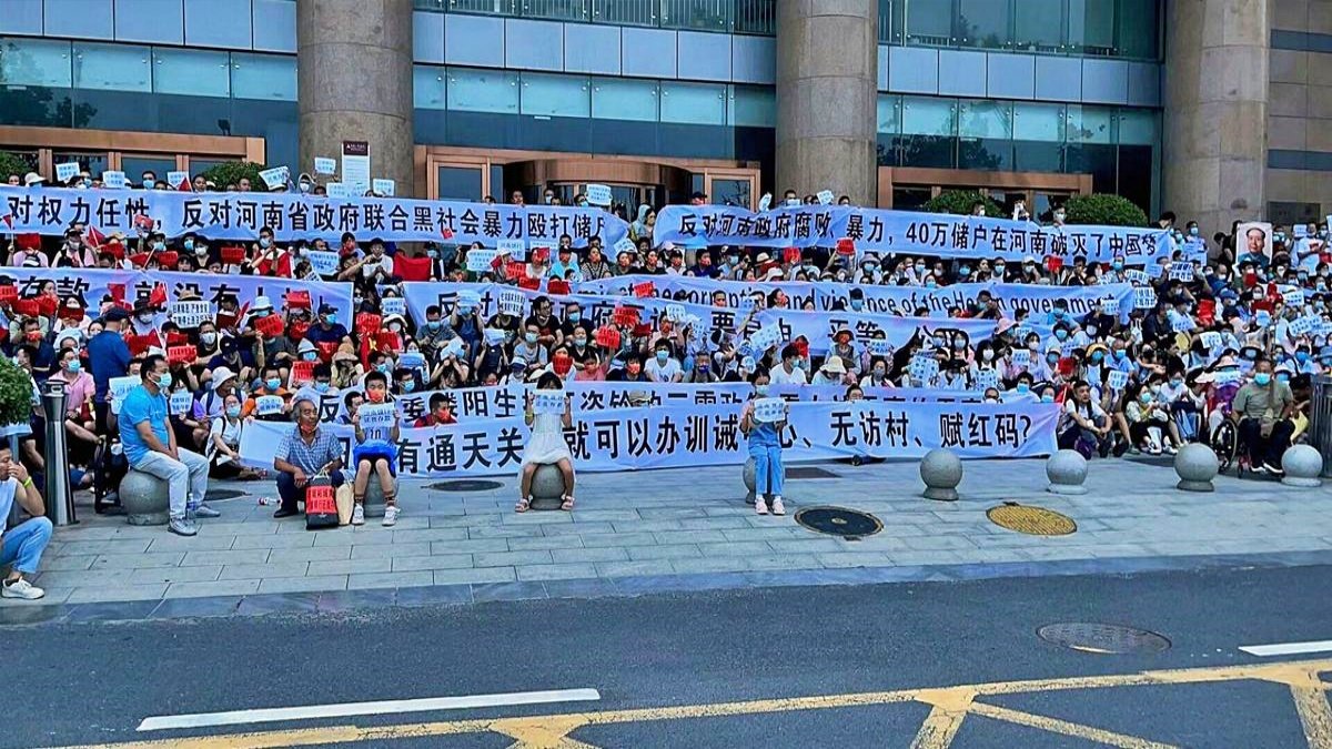 Protests against corruption in the Chinese city of Zhengzhou, hundreds of people participated in the march