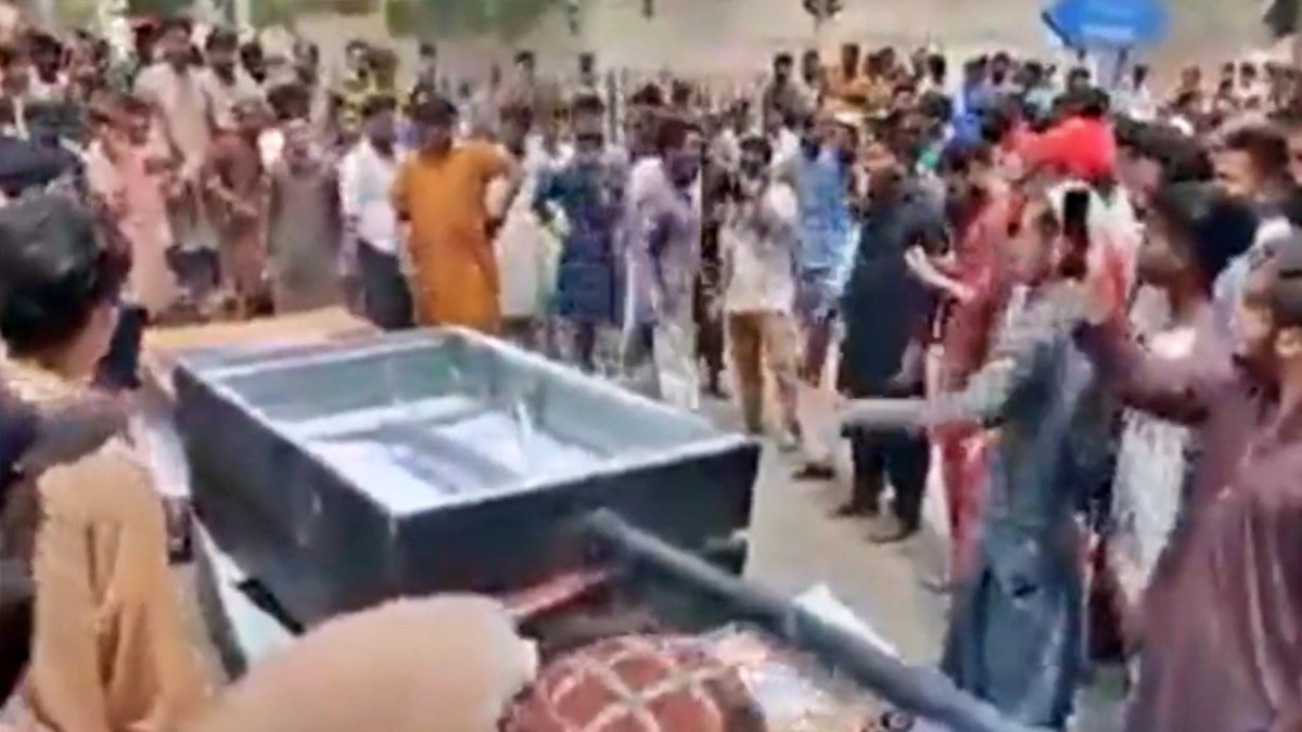 Sabotage and ruckus over blasphemy in Pakistan, 27 Samsung employees in police custody