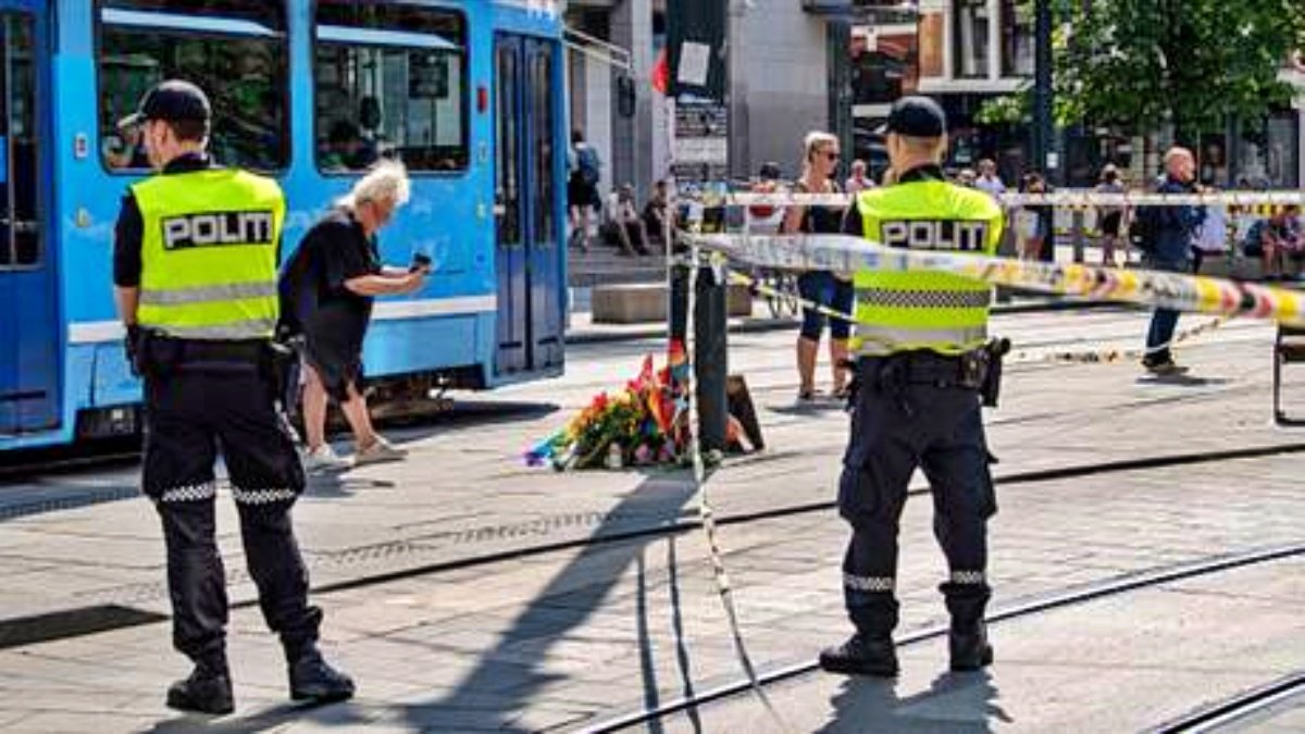 Gunman opened fire in the mall in Copenhagen,  many killed