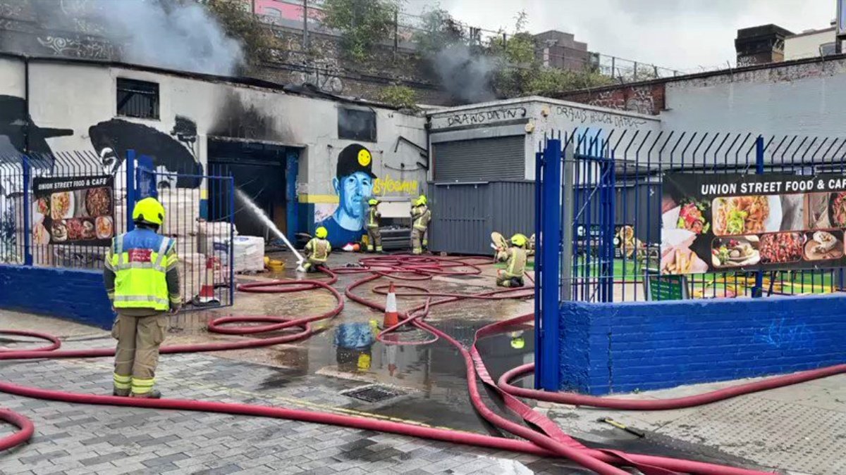 Massive fire at railway station in Southwark, London, 10 fire tenders present