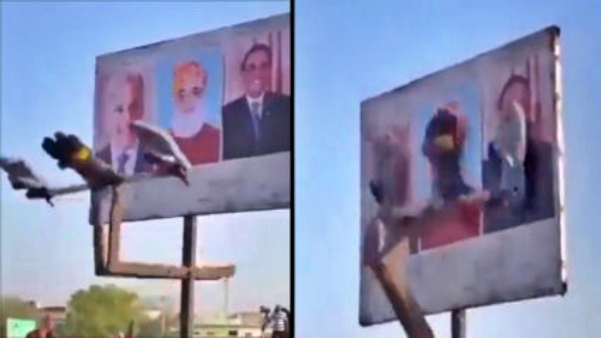 Pakistanis showed amazing creativity, Slippers hit faces of PAK leaders – Watch Video