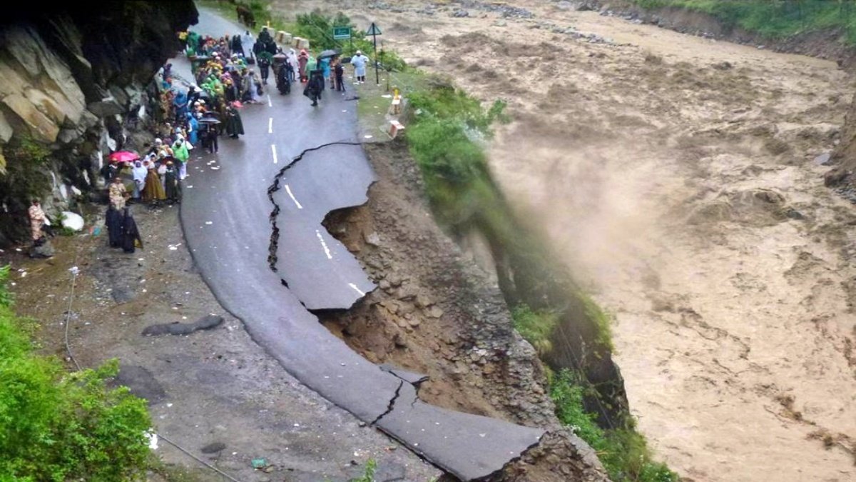 Destruction due to heavy rains and floods in states: Houses, bridges and roads all washed away
