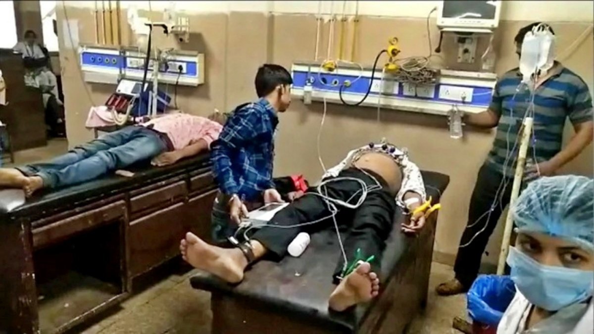 7 workers ate poison outside factory in Indore, employees took step to removal from job