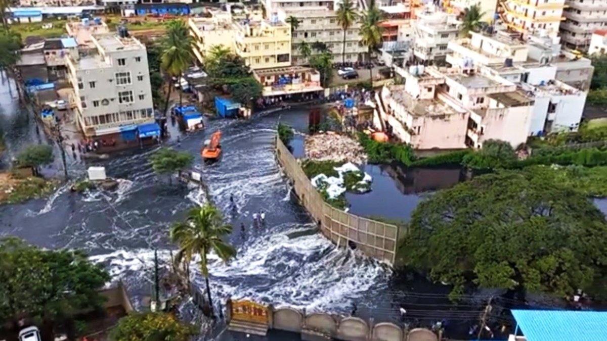 Highest rainfall in Bengaluru in 32 years, Rs 300 crore released to deal with floods