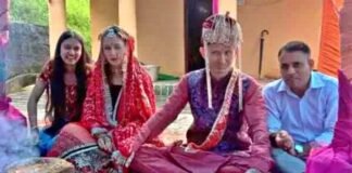 Russian man woman from Ukraine married with Hindu customs