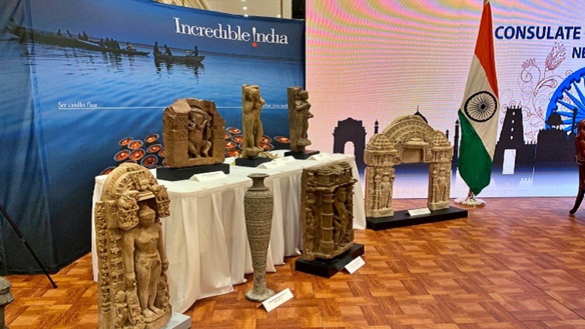 After 15 years of investigation, America returns 307 antiquities to India