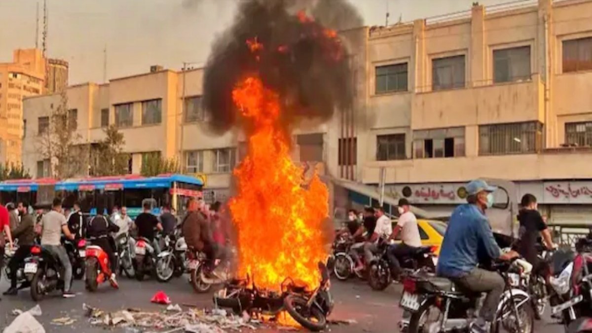 Anti-hijab protests in Iran become Violent, at least 185 people including 19 children killed
