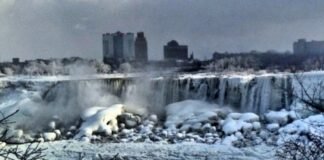 Niagara Falls frozen by a snow storm