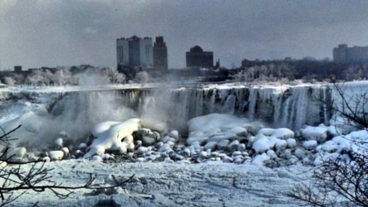 Niagara Falls froze in America! Scene became scary, tourists were warned, watch video