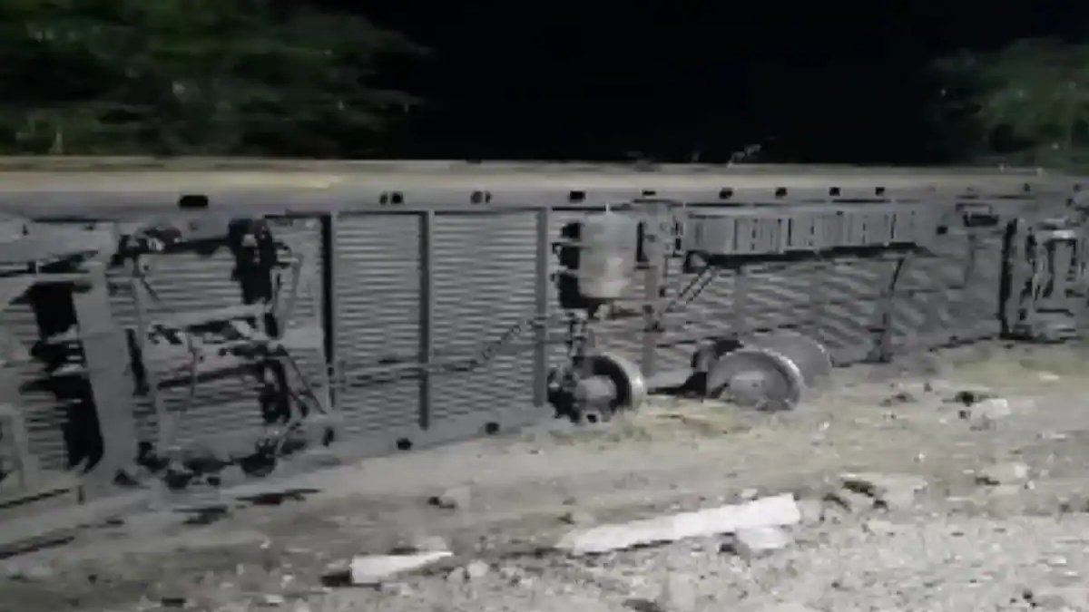11 bogies of Bandra-Jodhpur Suryanagari Express derailed